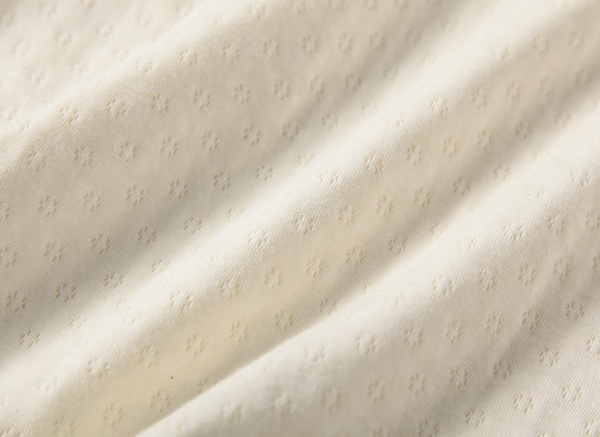 生地にはやわらかなエアニット素材を使っています。